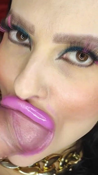 Obrovské rty Bimbo s fresh filler saje ptáka, dělá lipjob