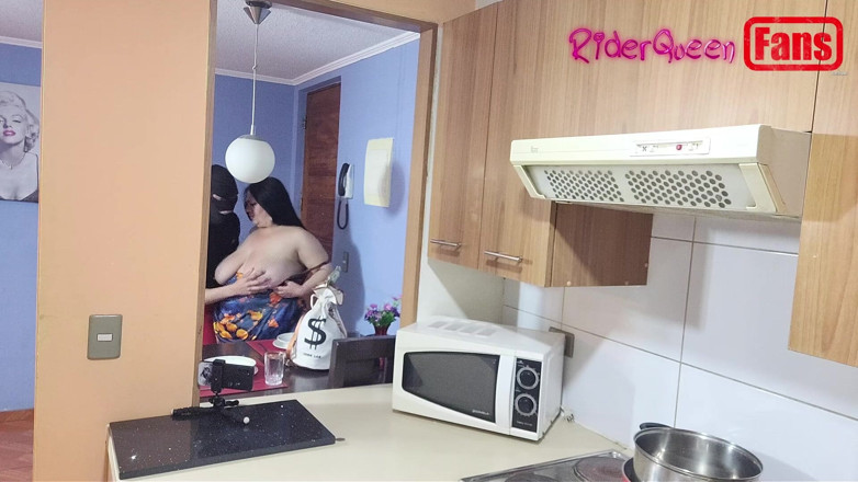 Riderqueen: Videos for Fans: a Masked Young Man Fucks Me in...