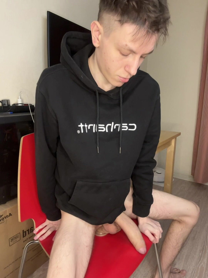 Morflot24: 18 ve azgın: Twink'in yapışkan yük patlaması