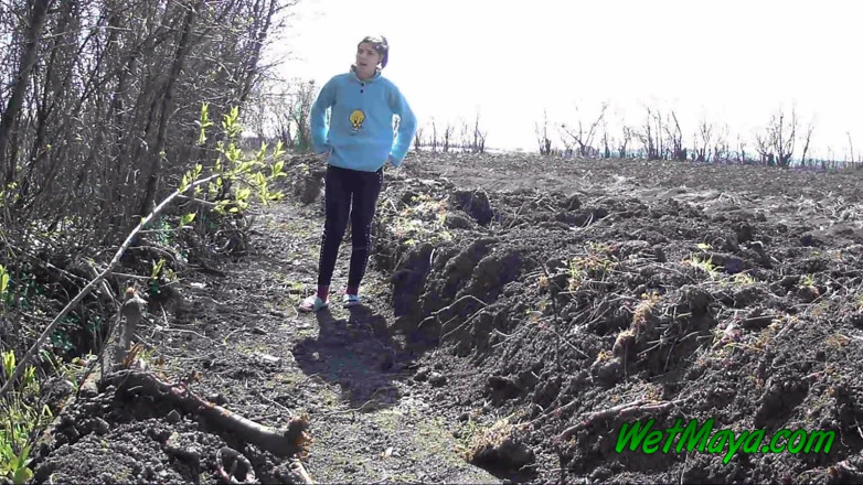 Wet Maya: Peeing in nature