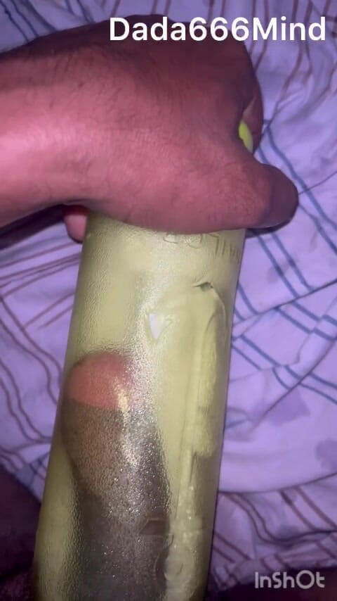 Zingaa: Ragazzo che usa la bottiglia d'acqua e la figa - si...