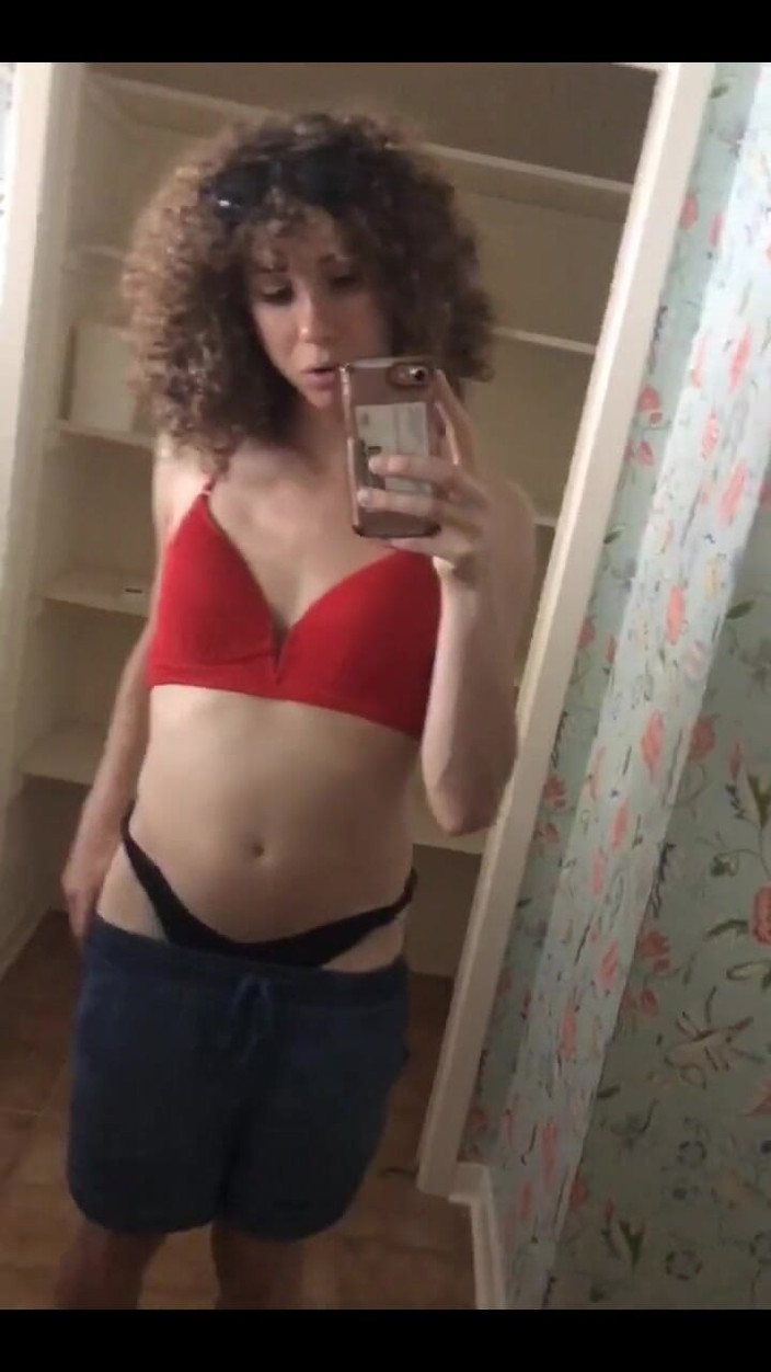 Tia Tizzianni Productions: Стає неслухняним біля озера, серія