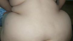 Real homemade BBW BBC porn: BBCに乗って私の巨大なお尻を彼の硬いコックに跳ね返します