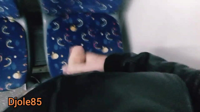 Djole85: Розбещений камшот у поїзді