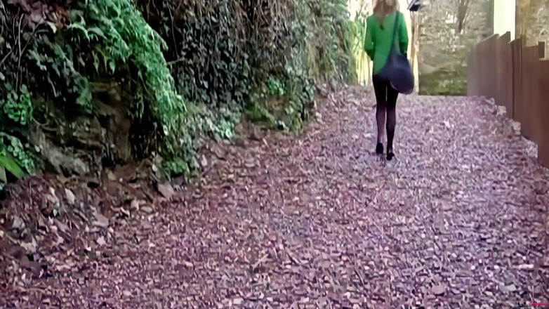 College Uniform: Pozdě na hodinu se Samantha Buxton