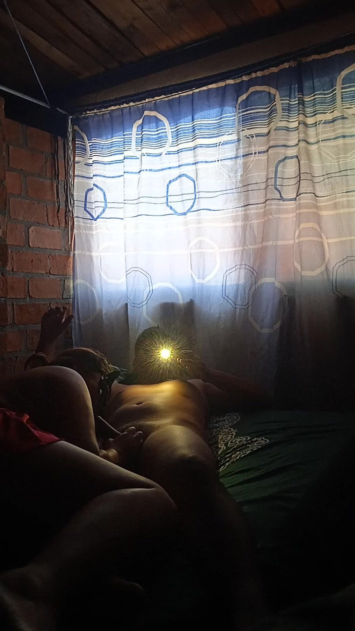 Eatrella j: Bricklayer Mexice melekatkan cili dalam pantat saya