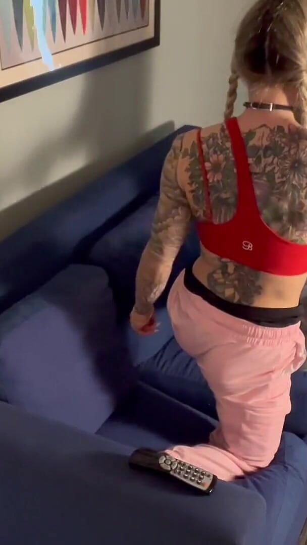 Island Boy Vids: Bătălia Wedgie epică cu Mars Solo peste TV de la...