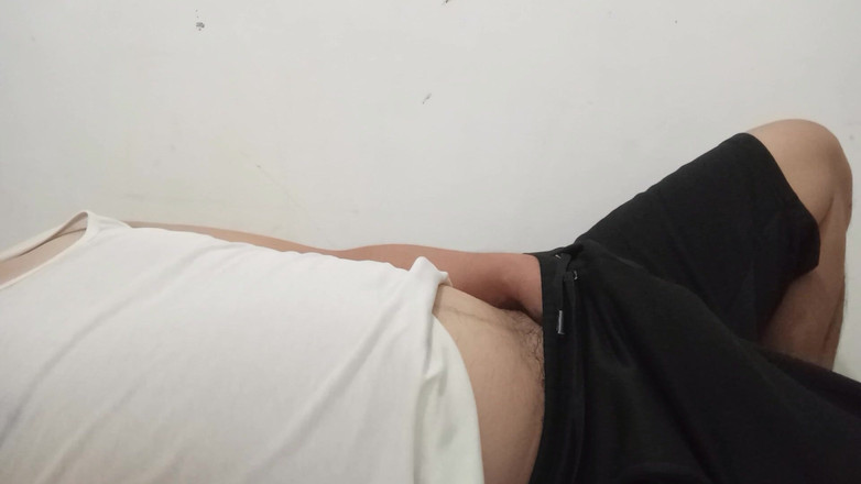 Talahib23: Masturbando al invitado que visitó con nosotros.