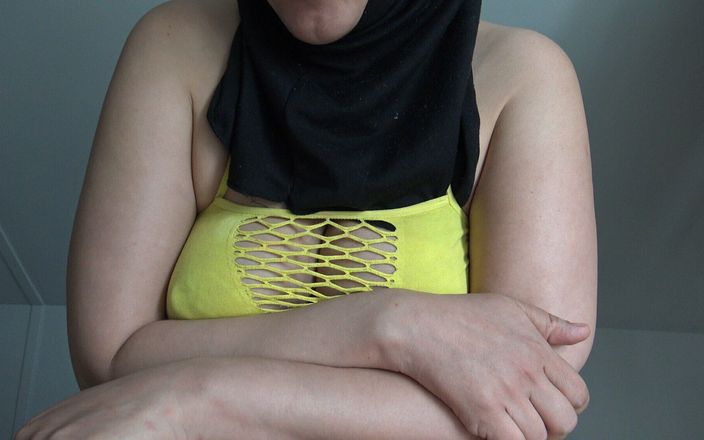 Souzan Halabi: बड़े स्तन मिस्र की व्यभिचारी पत्नी लंदन में