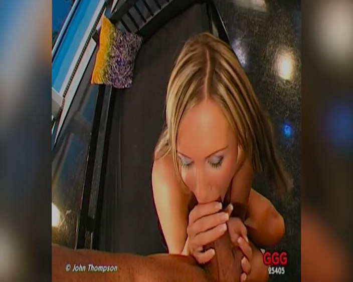 Big Boobs Babe: Sarışın sürtük çeteden birden fazla yüze boşalma alıyor
