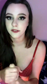 Schmutziges camgirl wichst riesigen schwanz