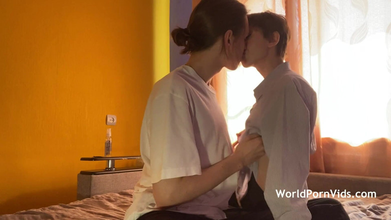 Selected worldwide porn: Un mec a baisé sa copine jusqu'à ce qu'elle ait...