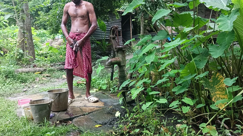 Ranjit Roy: Tha naked Indian mature man shower in open place and...