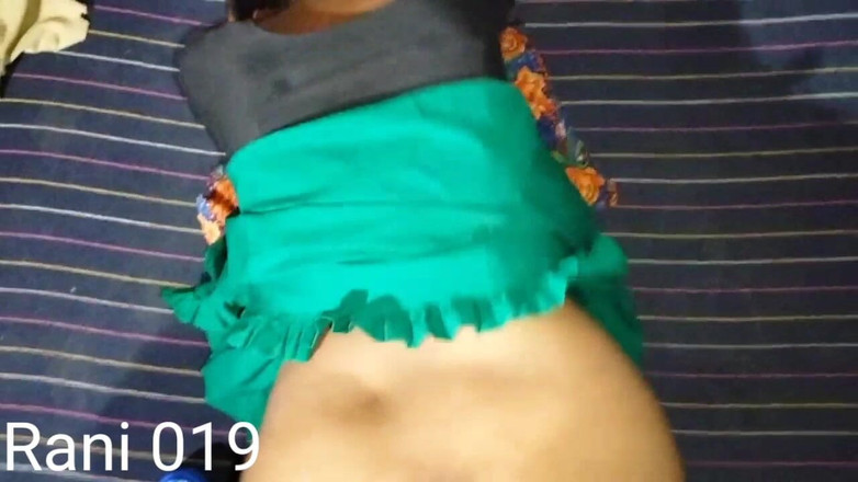 Rakesh: Le sexe génial d’une bhabhi desi Rani sur le lit,...