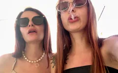 Princesas Kira y Sofi - dominación femenina al aire libre en primer plano