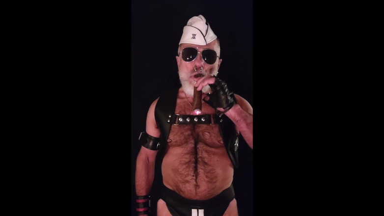 MusclesCigarsFFPig: Il patrigno di un sigaro