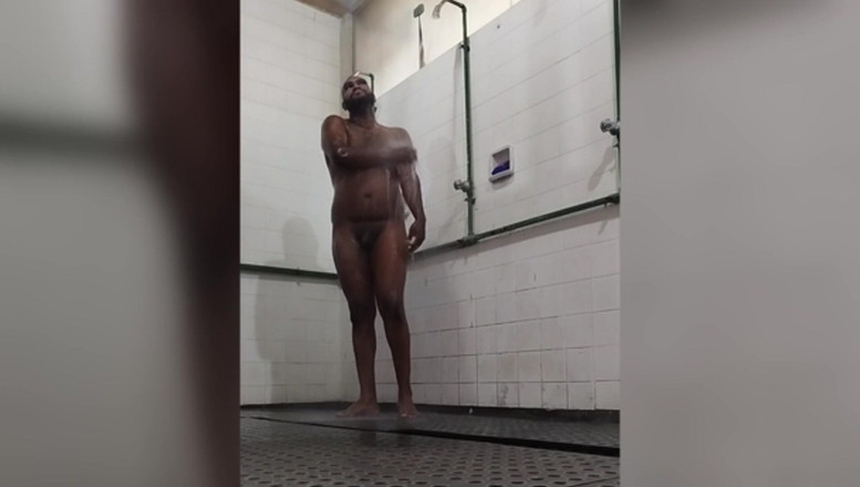 TheBlacKHunterr: Fare il bagno nel club