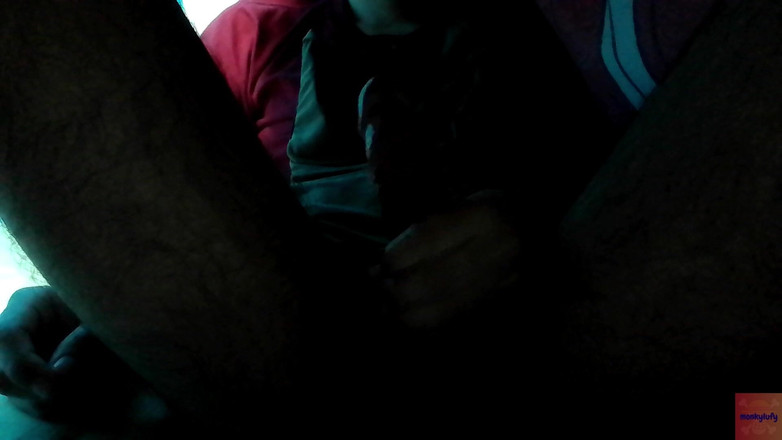 monkylufy: Masturbando-se para um vídeo hentai