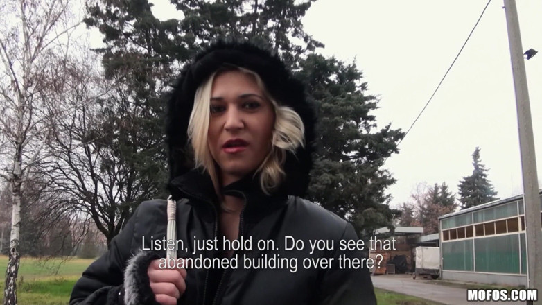 Public Pickups: Publiczne pickupy - gorąca blondynka amatorka Linda Ray rucha się za...