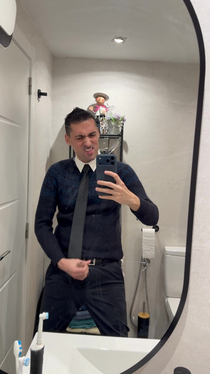 Liam Harding: Stepdaddy Showing off Big Cock and Pissing