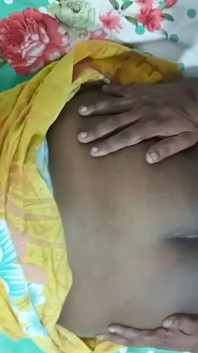 Istri desi pertama kali mencoba anal yang sangat menyakitkan