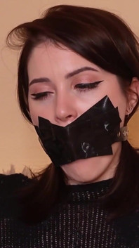 Duck Tape e masturbação com bolas de mordaça