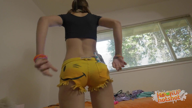 Hookup Hotshot: Hübsches teen cece Capella wird von einem typen zerstört, den...