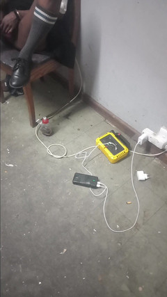 hothouse18xxx: 18 岁的饥渴女孩玩粉色振动器