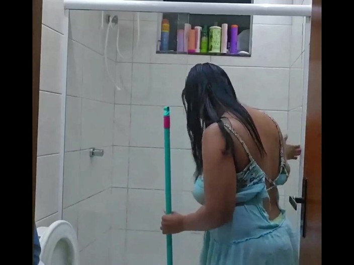 Poppa's Sweet Summer Butter Ball: パパが見張り中にバスルームを掃除させた