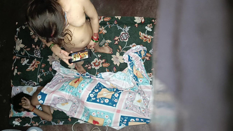 Kaambali: Moglie indiana tradisce ditalino e si masturba sesso duro