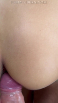 見知らぬ人が女の子を偽の写真撮影に誘い、セックスや精液の膣の中出しをさせようと説得した