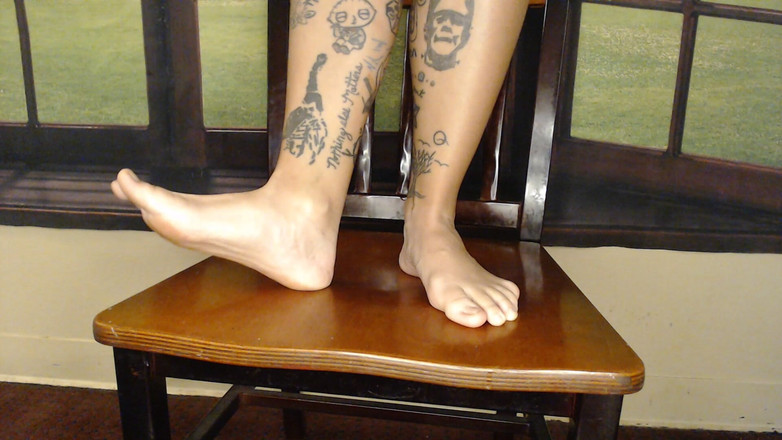 Abby Anna: 在树上拍打脚