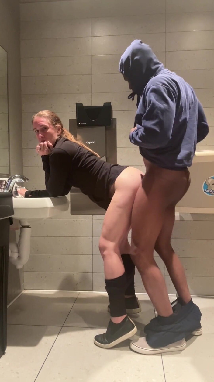 Jackrackemxxx: Roadtrip pitstop neukpartij met sletterige hete vrouw
