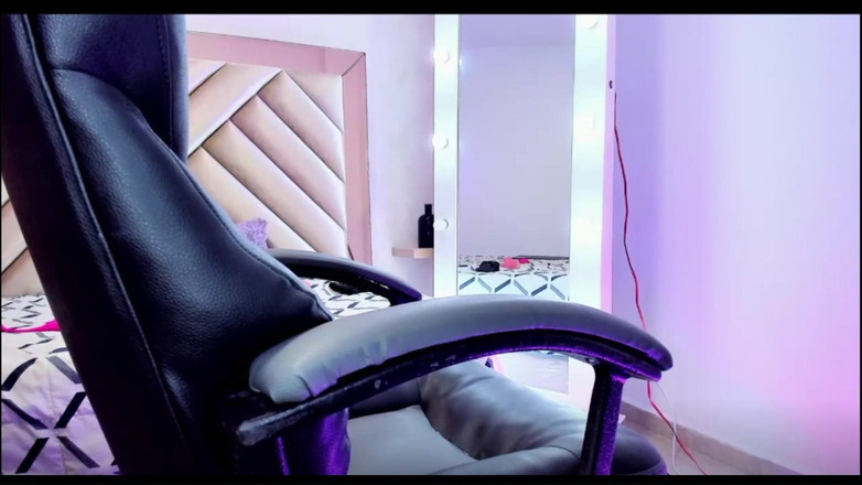 Prisila Devid: Voglio Solo Essere Una Ragazza Sottomessa per Te