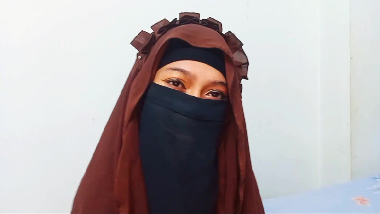 Riya Chowdhury: Esposa expatriado enamoró su juventud conmigo