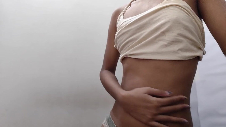 desigirl93: Bella ragazza cara che gioca con la sua figa un...