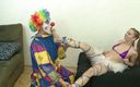 LetsGoDirty: Девушка-клоун получает массивный камшот на лицо после жесткого траха