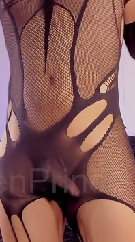 Femboy Ken Se Déguise En Prostituée Et Ne Joue Qu’avec Sa Verca En Collants