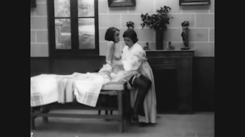 Vintage Erotic Archive: 1925 tabu rahibelerin seksi - nadir Fransız geyik filmi restore edildi (tam)