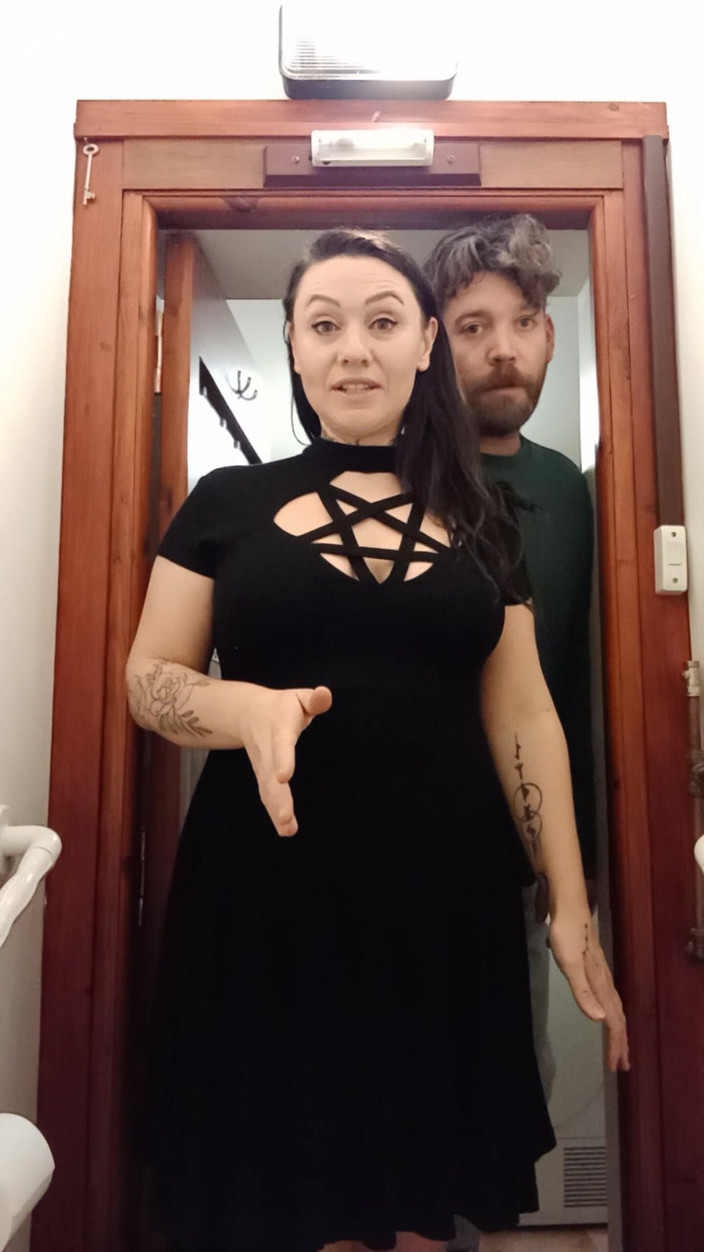 Lustful Libertines: Toaleta Stewardesa Sikanie Upokorzenie POV - Stare Niestandardowe Żądanie Z Naszej Biblioteki