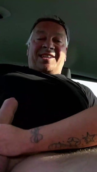 Deutsche MILF liebt es, draußen und im auto zu lutschen