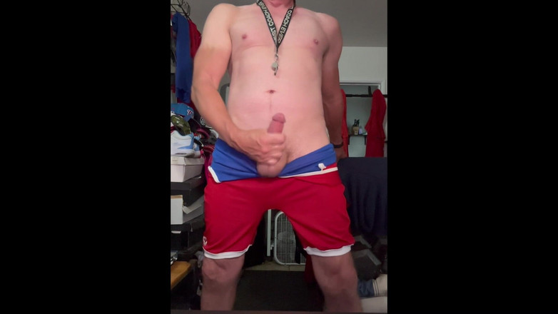 JockDad87: Jockdad87 eyacula en su traje de lucha.