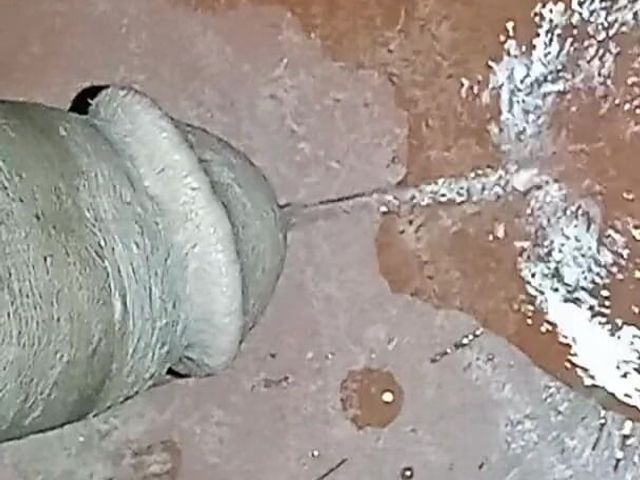 Homemade Pissing (Robin Khan Studio)