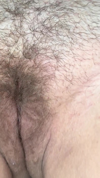 Hairy Pussy and Very Wet and I Play with My Hole!