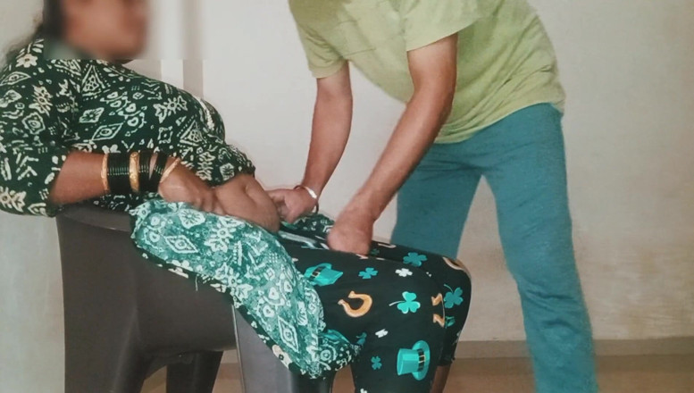 Harder299: Gorąca macocha Ciężko jebanie przez przyjaciela syna. Desi Chudai.