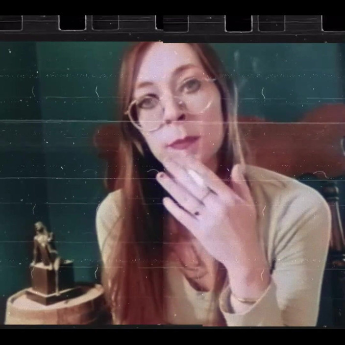 MistressThrope: Jste připraveni na tiché kouření sexy Domme vypadá přirozeně? 
