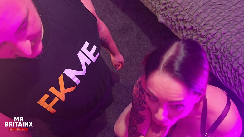 Mr Britain Bi: Festival de baise à trois
