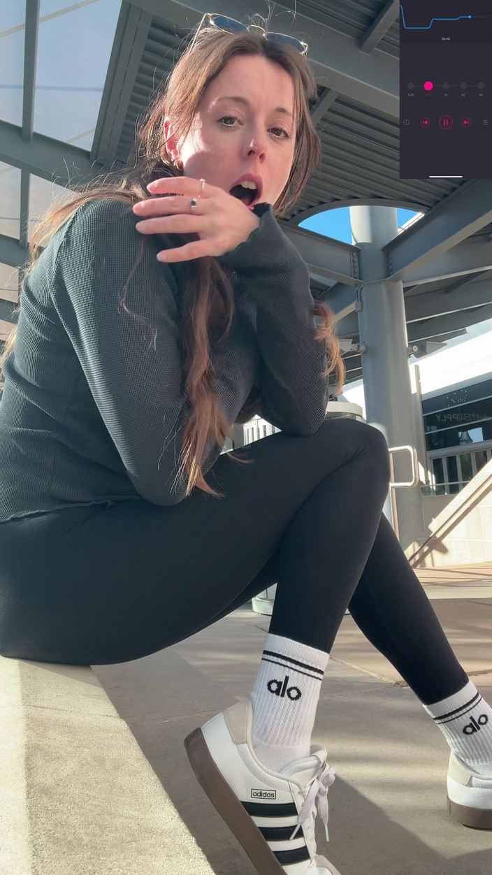 Nadia Foxx: Menemukan tempat yang bagus untuk muncrat di luar!