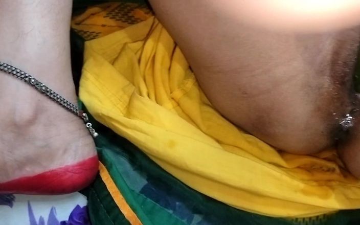 Madhu: Bangladéšská žena se masturbuje na manželově záchodě