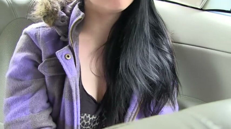 German amateur - 100% German hardcore videos: Brunette semok dijemput sebelum kencing di luar ruangan
